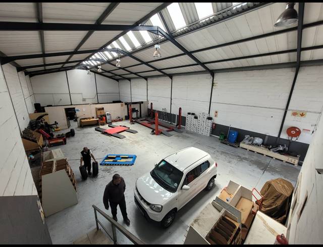 420M² WAREHOUSE TO LET IN STIKLAND INDUSTRIAL
